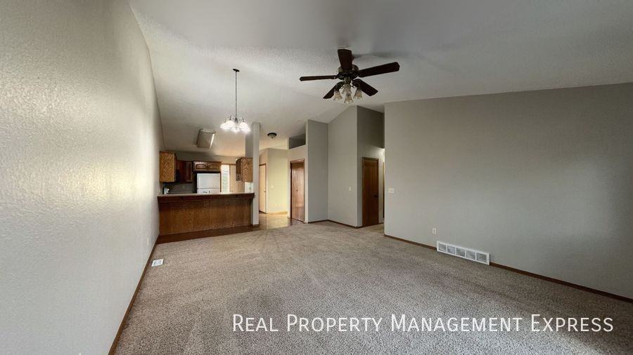 1608 S Campbell Trl - Photo 2 of 21