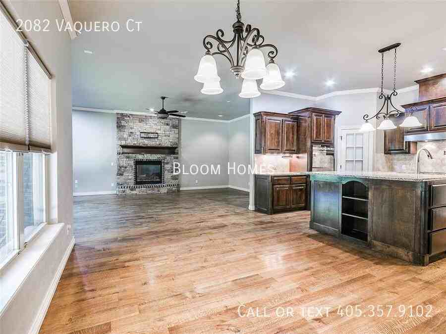 2082 Vaquero Ct - Photo 3 of 25