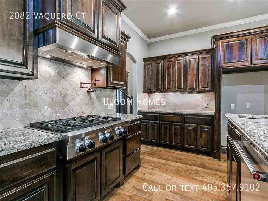 2082 Vaquero Ct - Photo 4 of 25