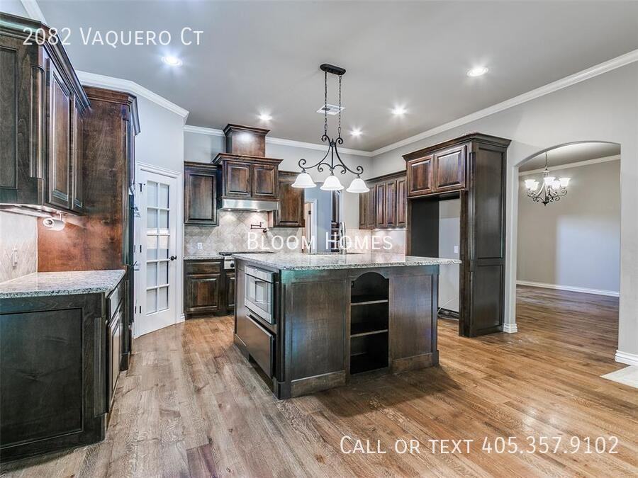 2082 Vaquero Ct - Photo 5 of 25