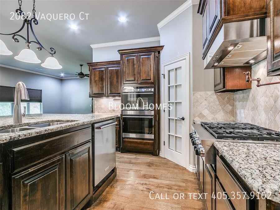 2082 Vaquero Ct - Photo 7 of 25