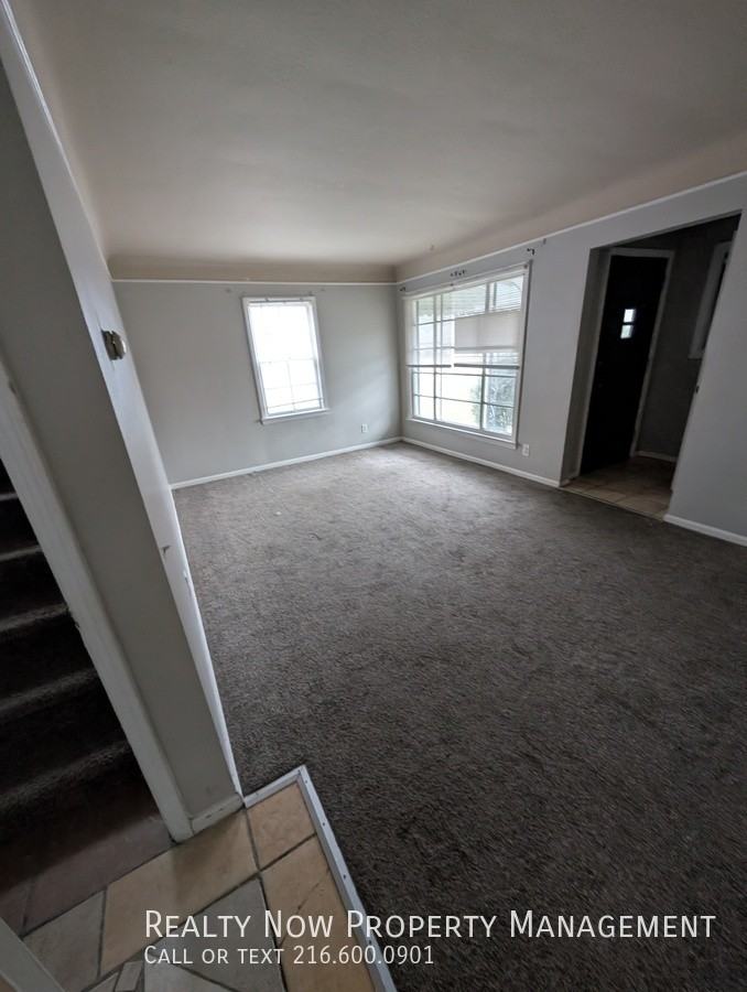 27471 Forestview Ave - Photo 2 of 12