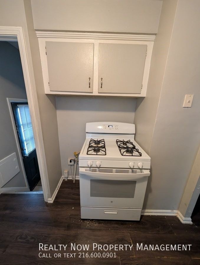 27471 Forestview Ave - Photo 3 of 12