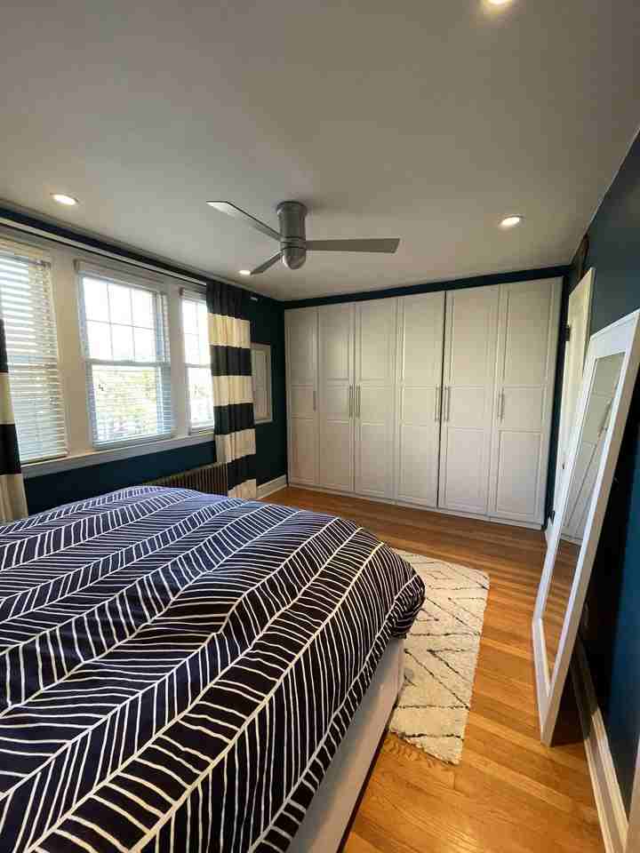 1833 Burke St Se - Photo 2 of 18