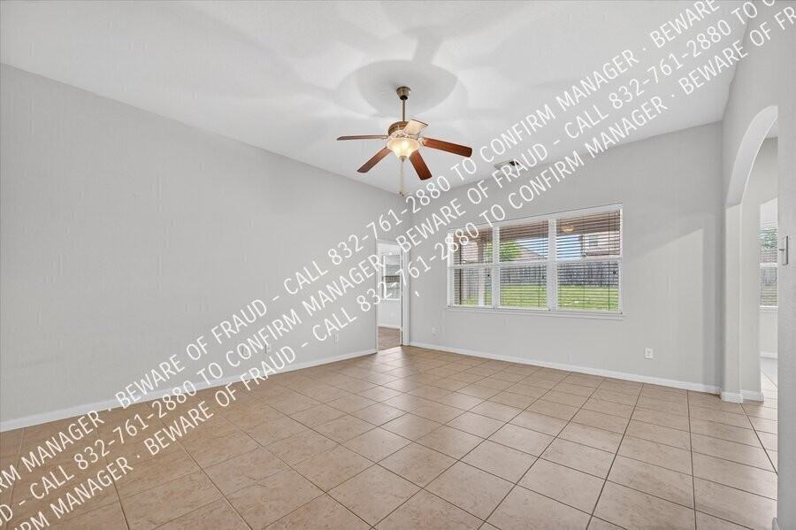 2126 Redbud Dr - Photo 3 of 25