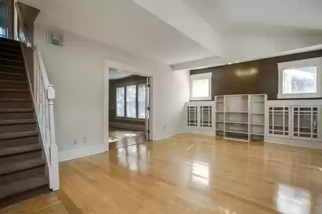 5838 Belmont Ave - Photo 7 of 39