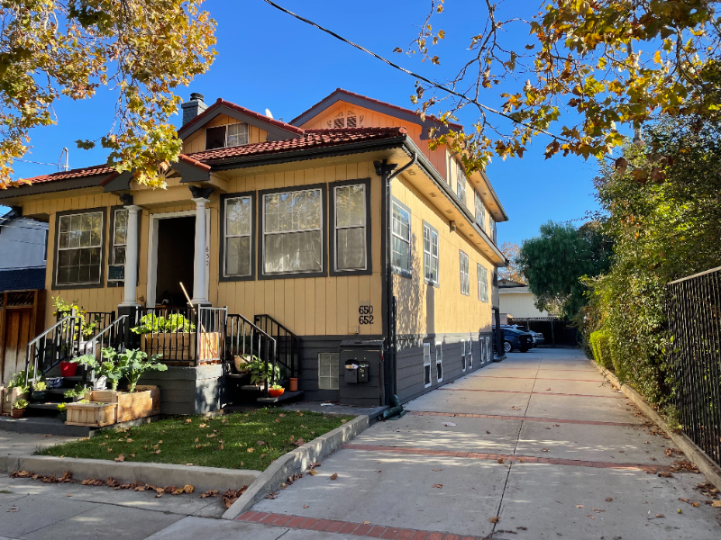 652 N 2nd St #B - Photo 2 of 12