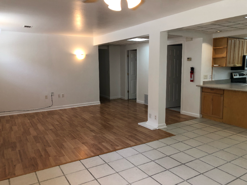 652 N 2nd St #B - Photo 3 of 12