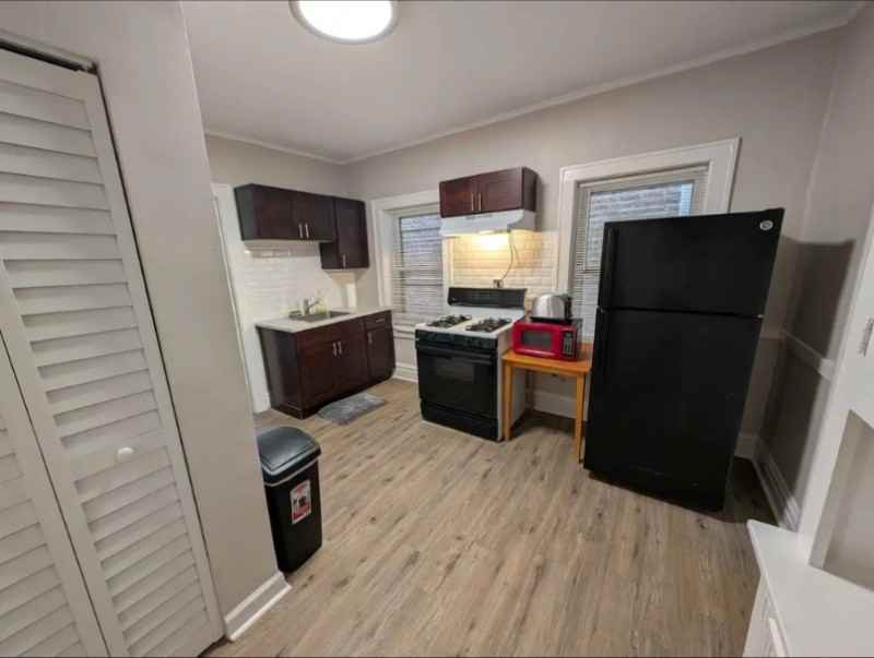 2918 S Haynes Ct #1F - Photo 7 of 11