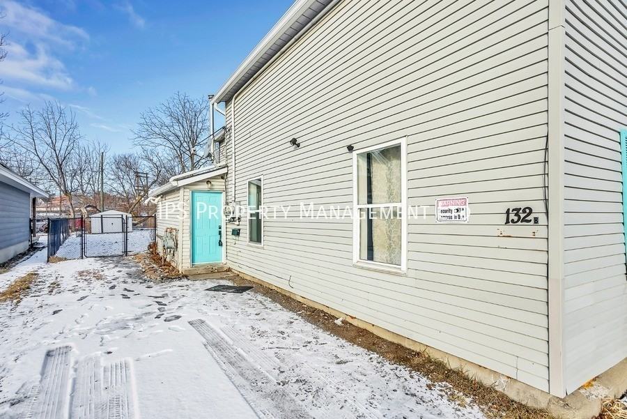 132 Moira St E - Photo 4 of 23