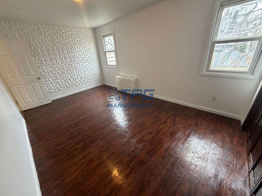 540 Marshall St #2 - Photo 4 of 7
