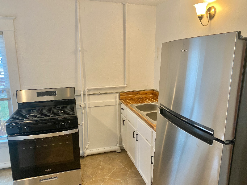 947 Logan St Se #2 - Photo 3 of 8