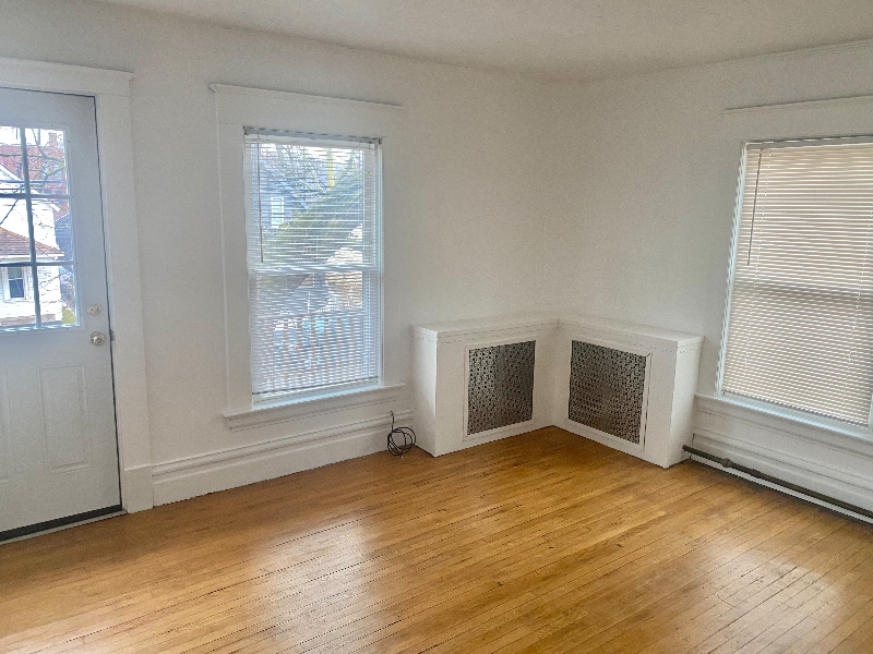 947 Logan St Se #2 - Photo 5 of 8