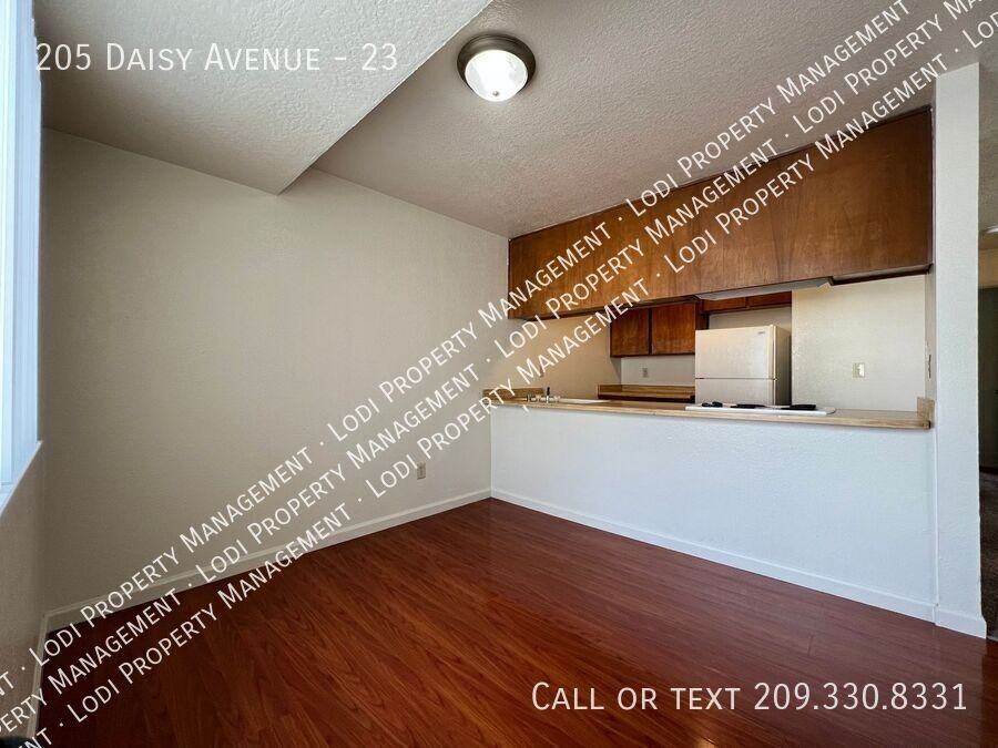 205 Daisy Ave #23 - Photo 3 of 14