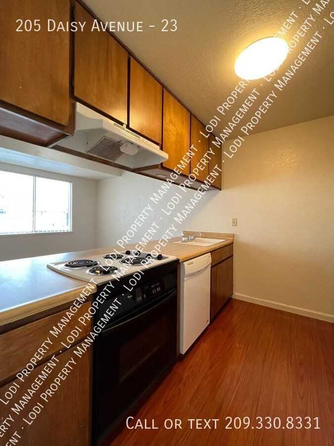 205 Daisy Ave #23 - Photo 5 of 14