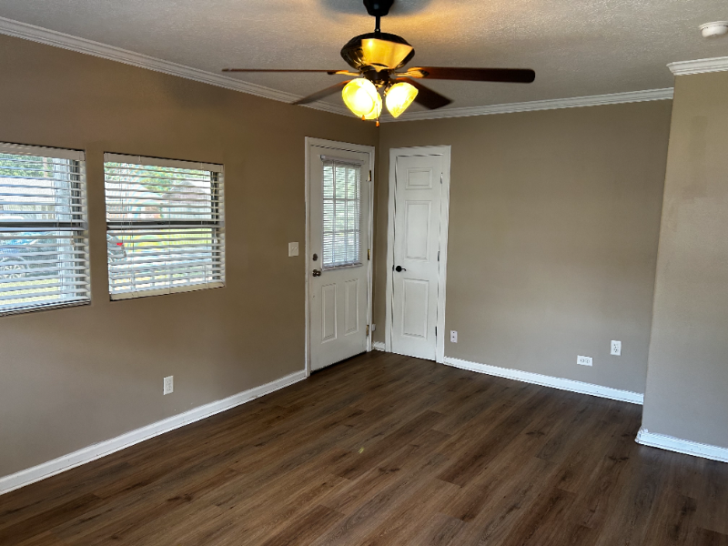 105 Cardinal St - Photo 4 of 20