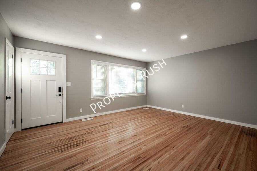 205 Hilltop Dr - Photo 6 of 37