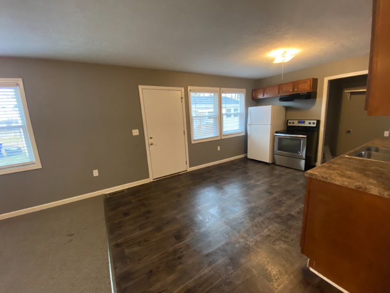 1004 Lewis Ave #B - Photo 2 of 9