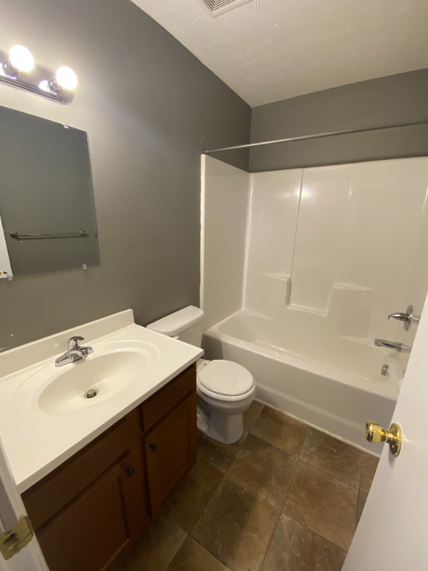 1004 Lewis Ave #B - Photo 6 of 9