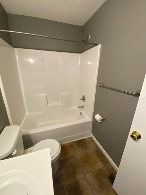 1004 Lewis Ave #B - Photo 7 of 9