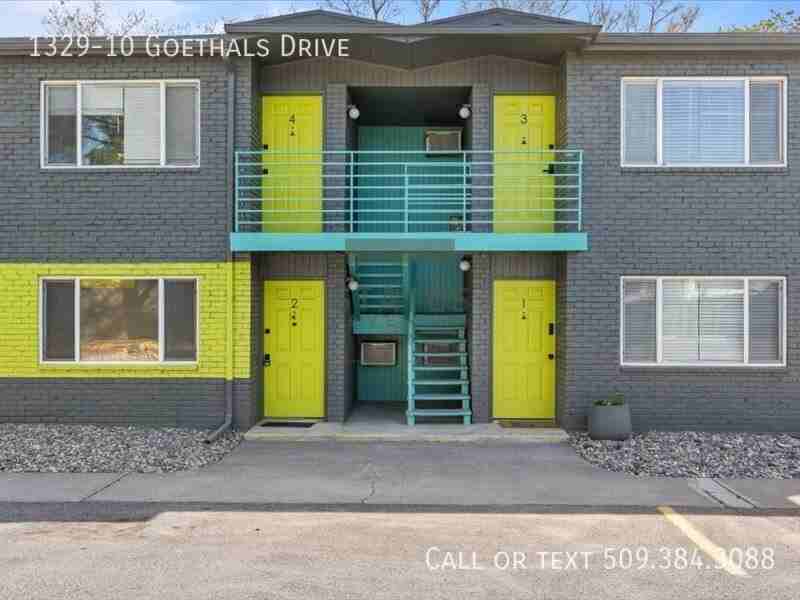 1329 Goethals Dr Apt 10 - Photo 3 of 6