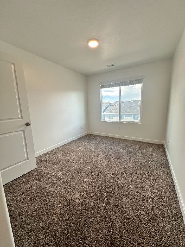 1089 E Waterway Ln - Photo 2 of 12