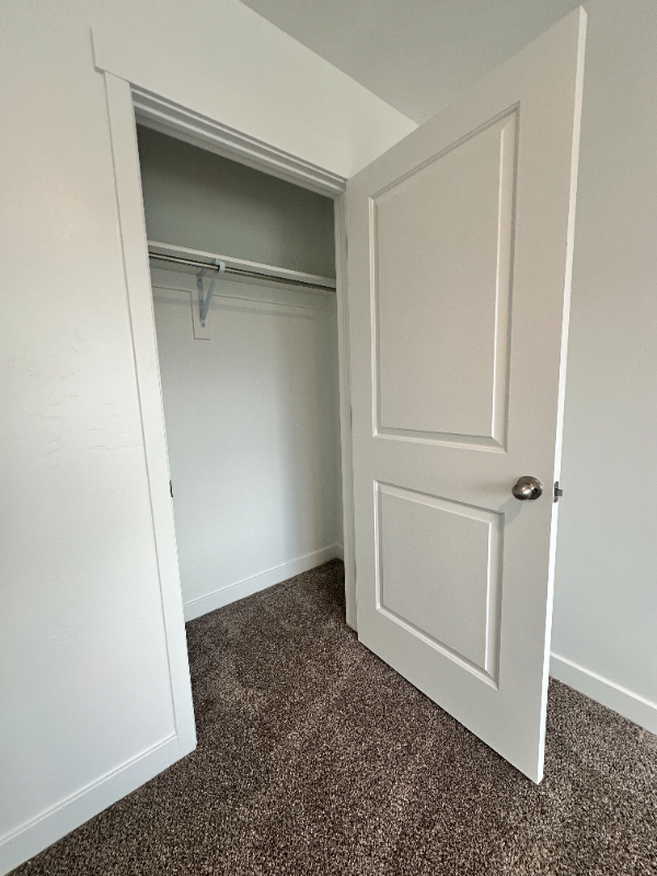 1089 E Waterway Ln - Photo 3 of 12