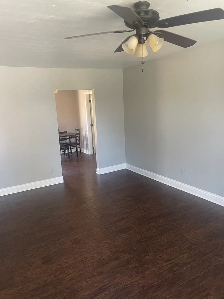 1002 S Stratton St - Photo 5 of 17