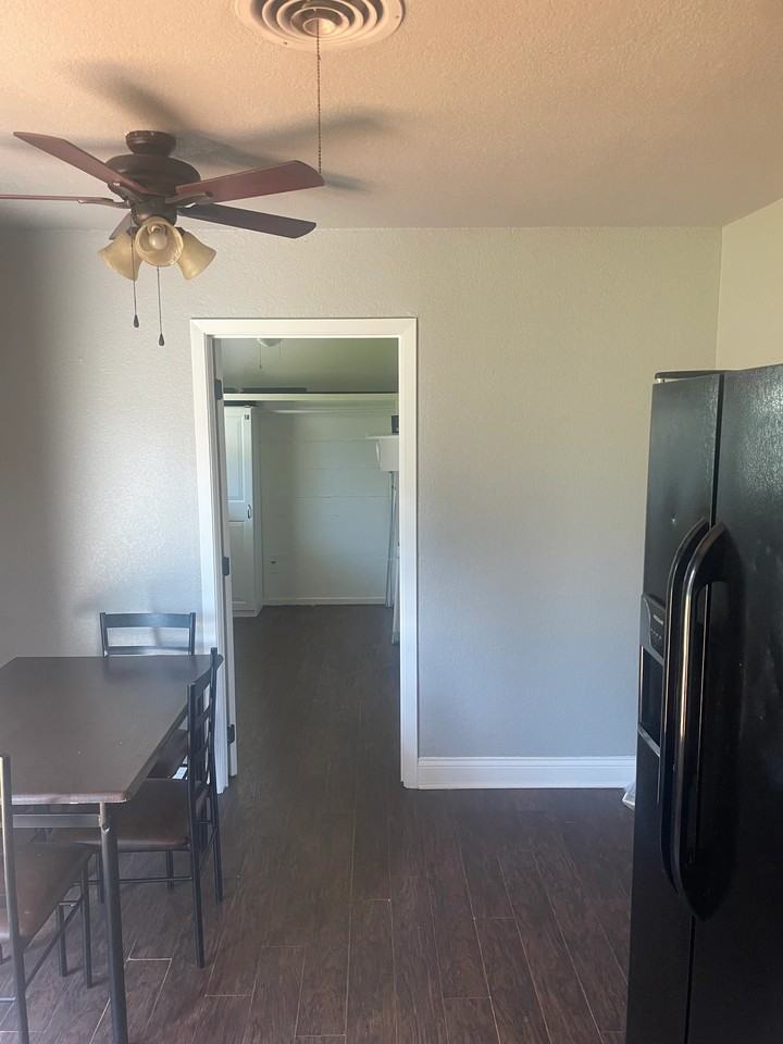 1002 S Stratton St - Photo 6 of 17