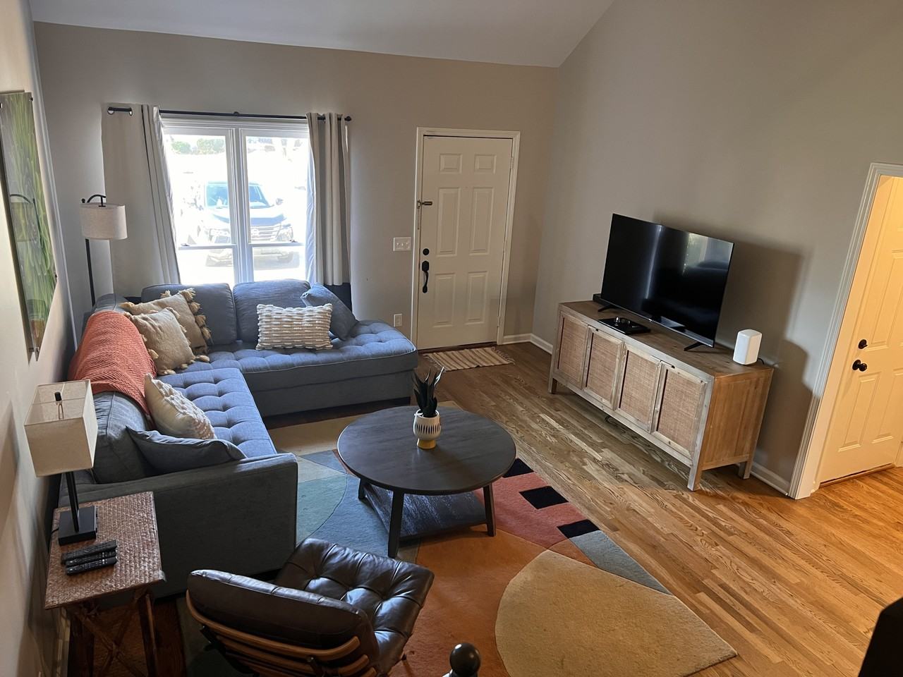 828 N Maple St - Photo 3 of 20