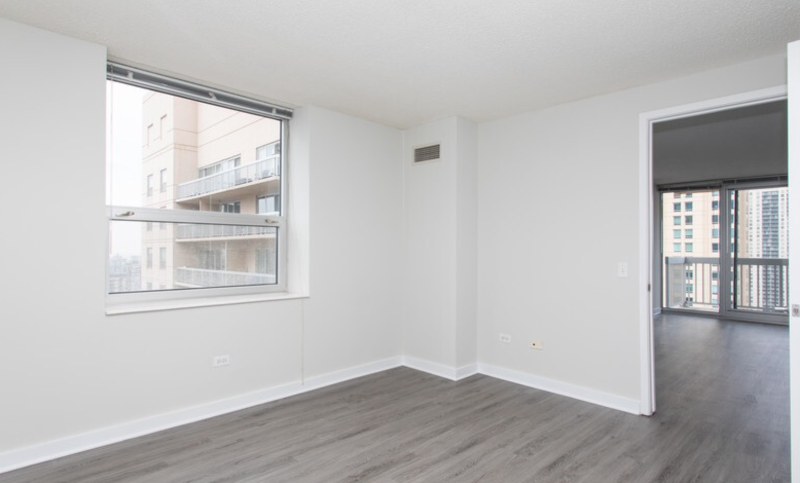 492 N State St - Photo 4 of 13