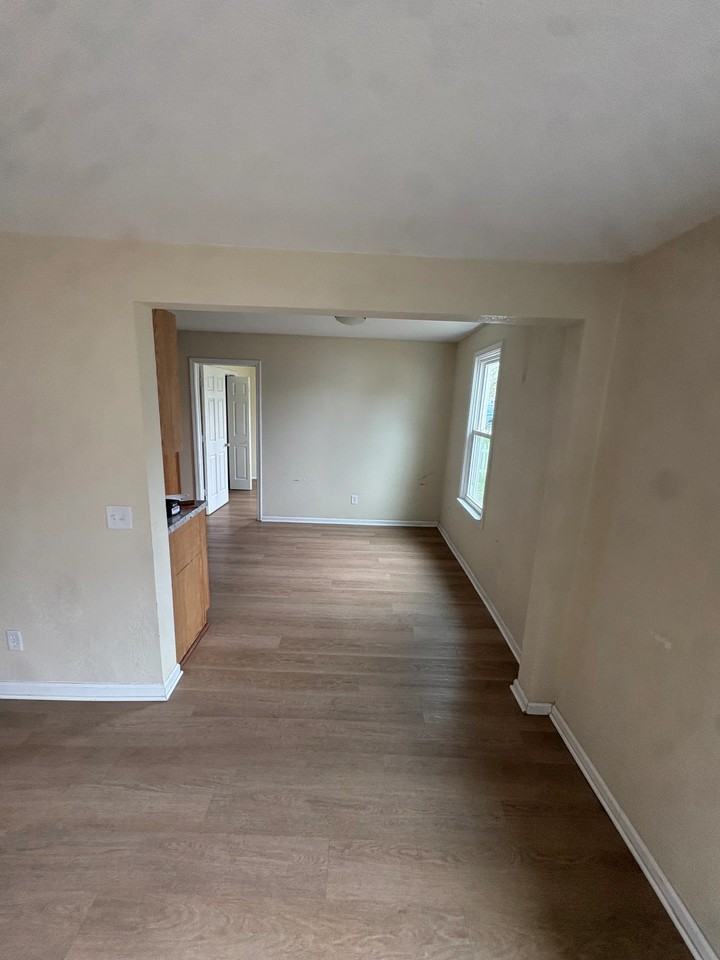 1421 Howard Ct - Photo 2 of 8