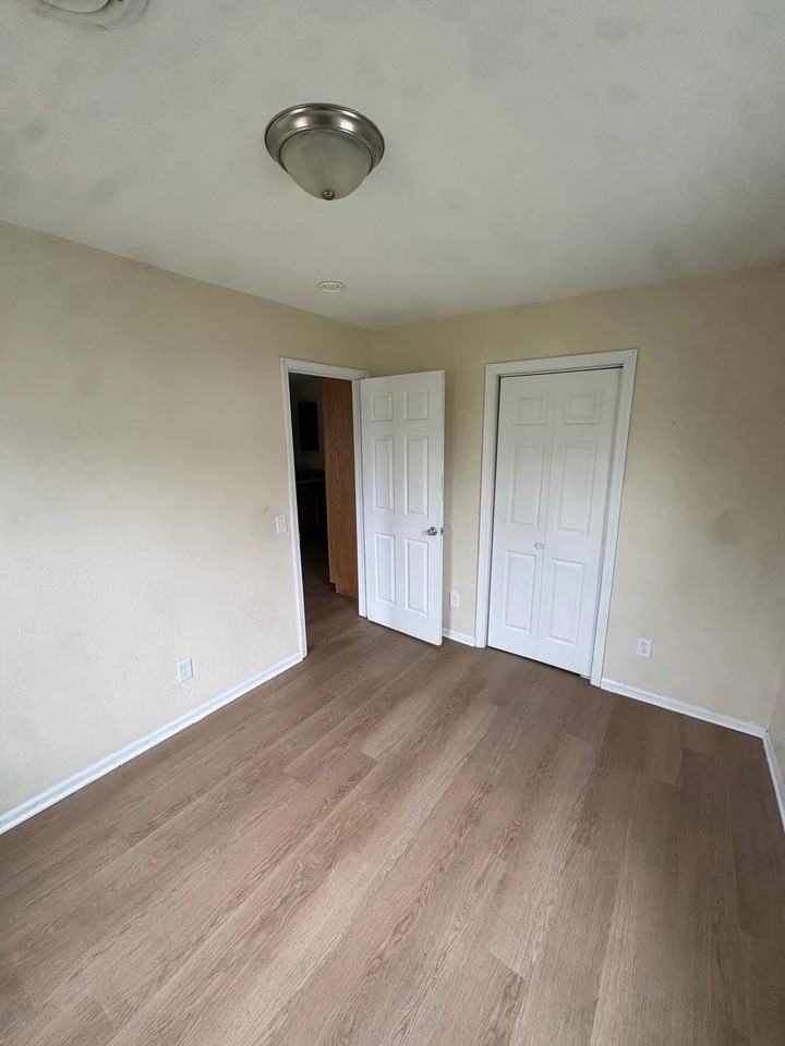 1421 Howard Ct - Photo 4 of 8