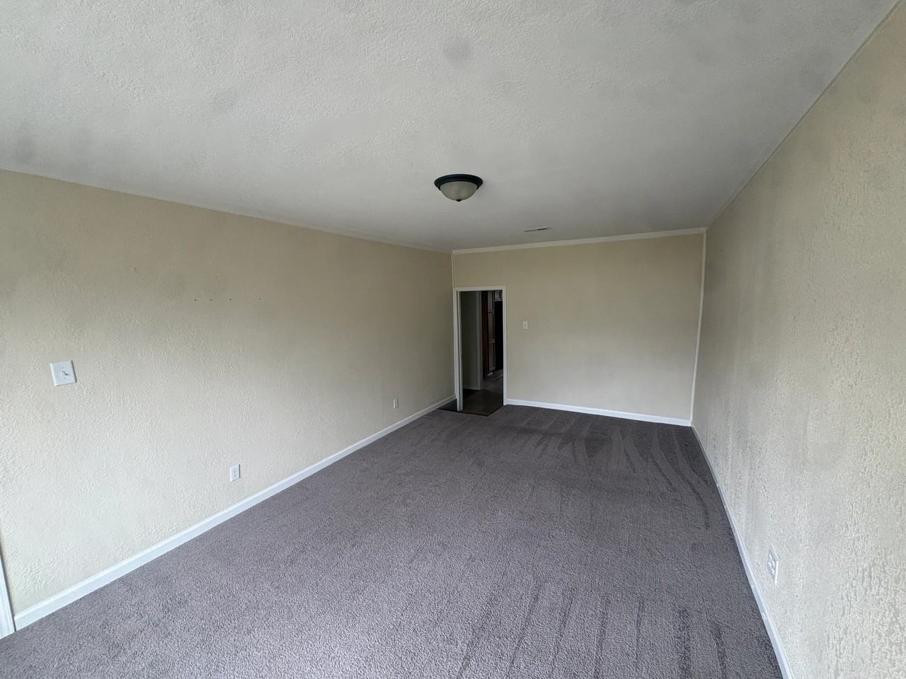 1421 Howard Ct - Photo 5 of 8