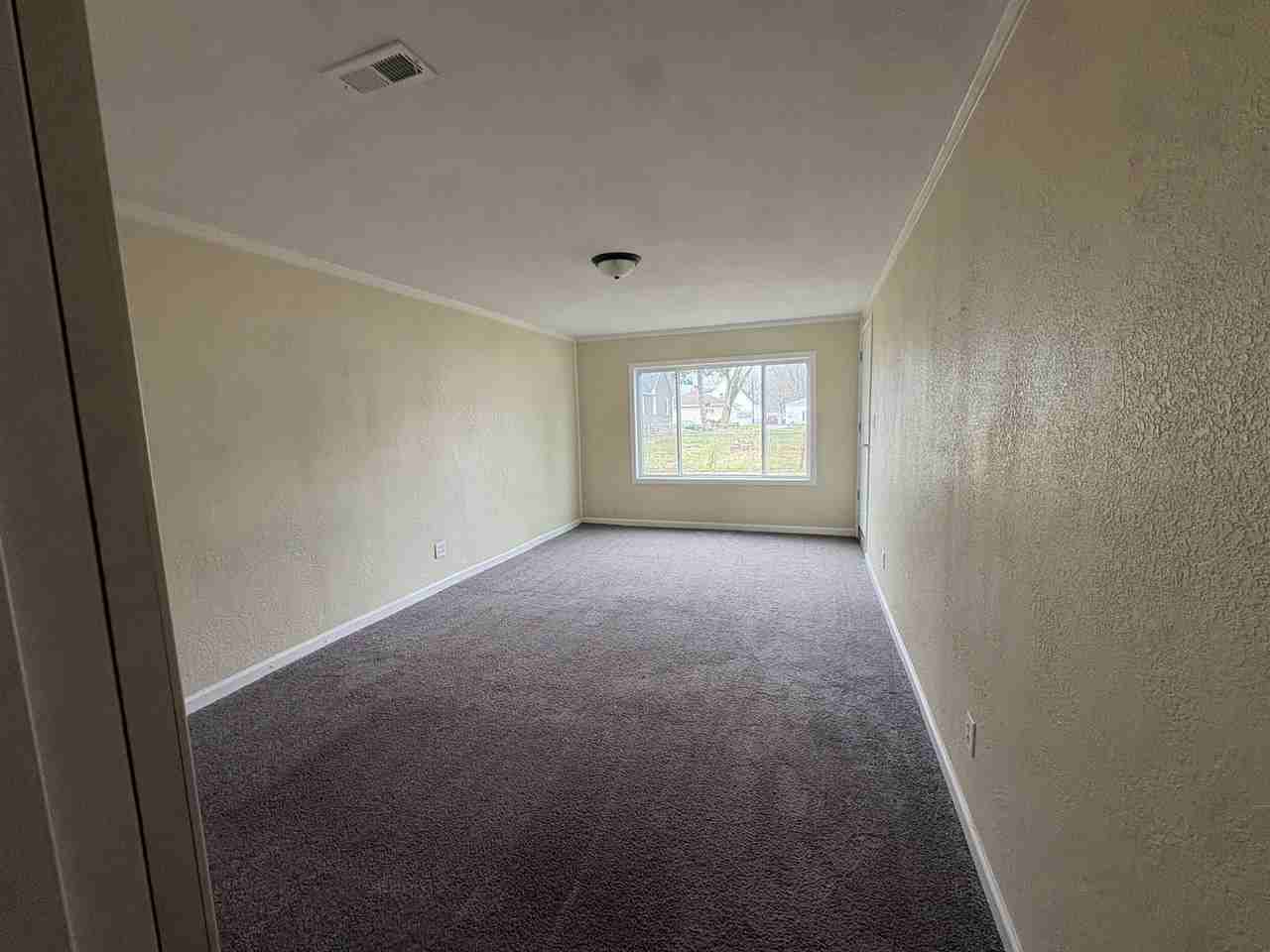 1421 Howard Ct - Photo 6 of 8