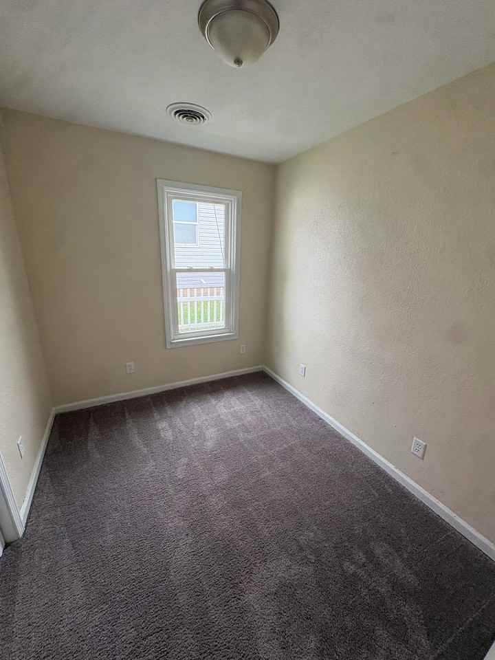 1421 Howard Ct - Photo 7 of 8