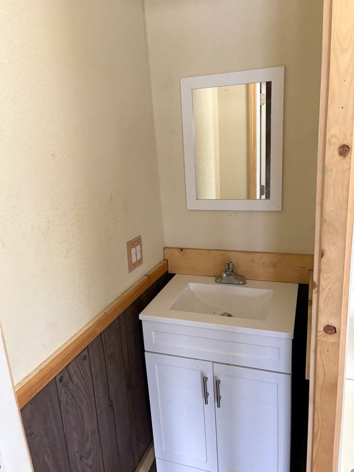 803 N 2nd St - Photo 2 of 9