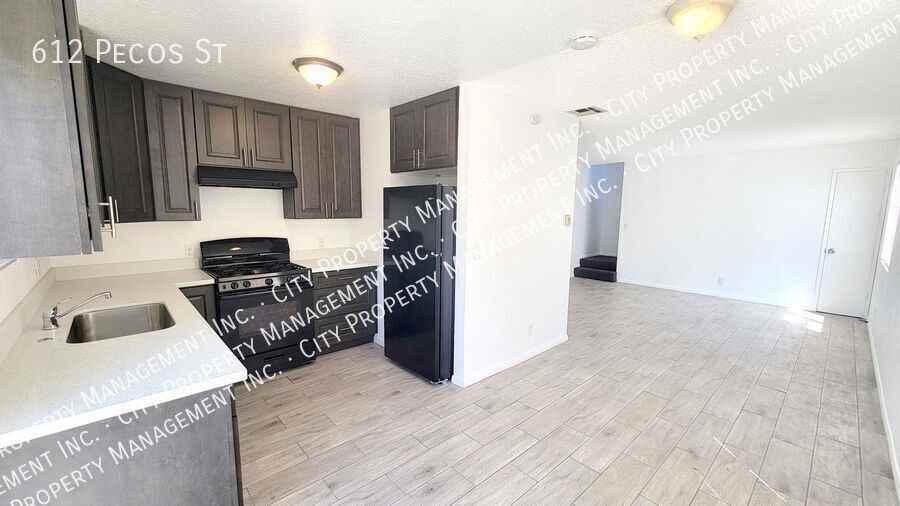 612 Pecos St - Photo 5 of 16