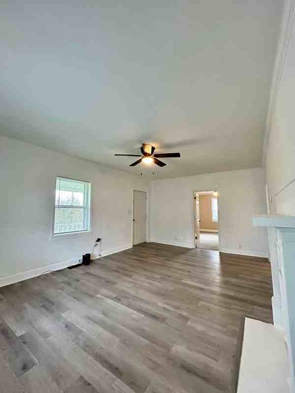 1404 W Fieldcrest Rd - Photo 4 of 18