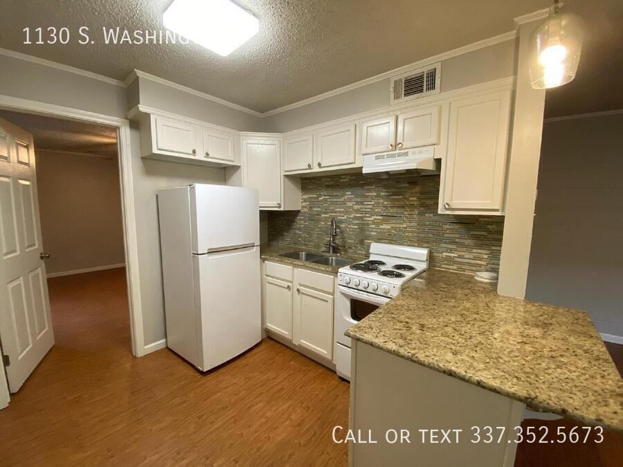 1130 S. Washington 4 - Photo 3 of 6