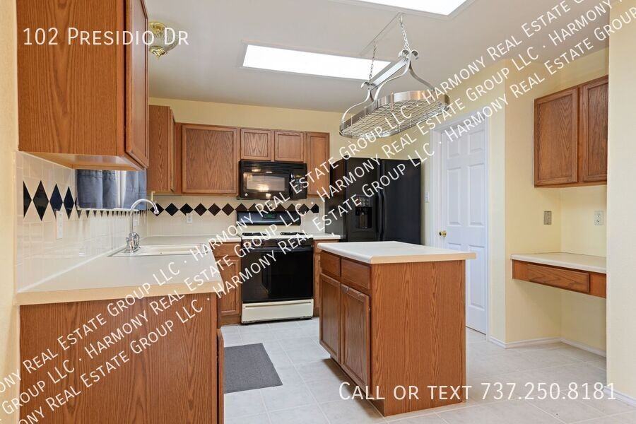 102 Presidio Dr - Photo 6 of 22