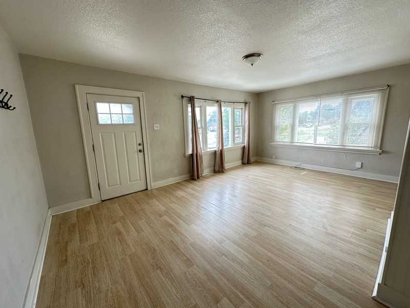 1423 7th Ave #A - Photo 4 of 21