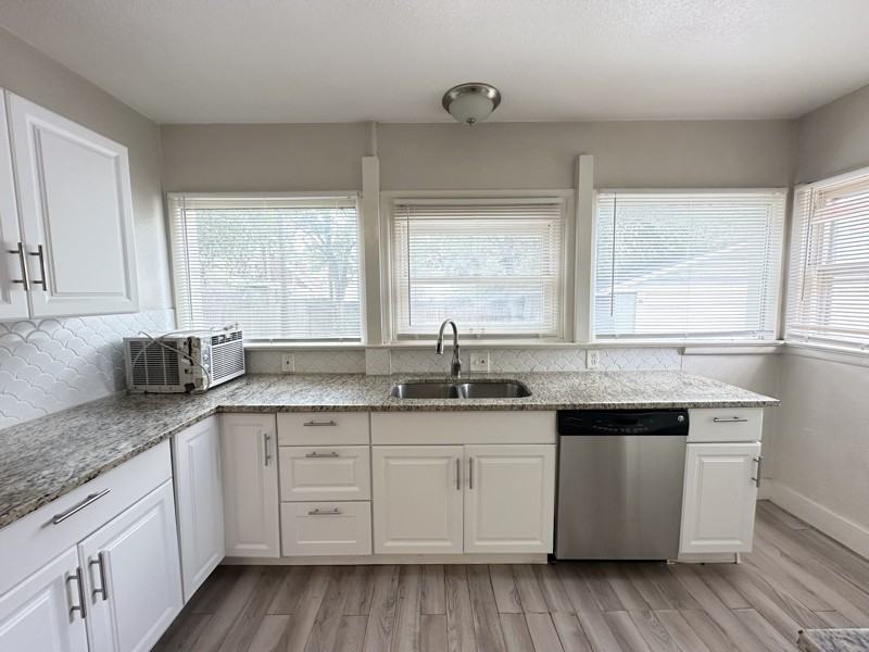 1423 7th Ave #A - Photo 7 of 21