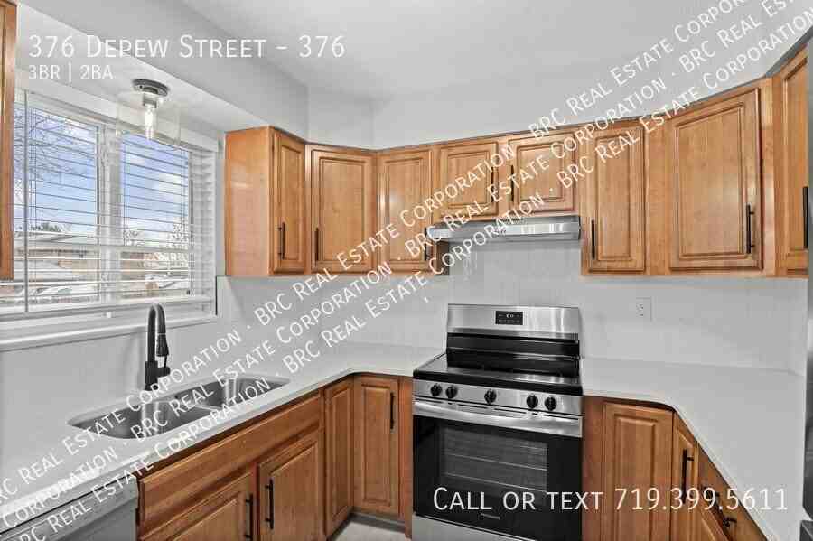 376 Depew St #376 - Photo 3 of 19