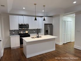 4927 S Prairie Ave Apt 2n #2N - Photo 1 of 1