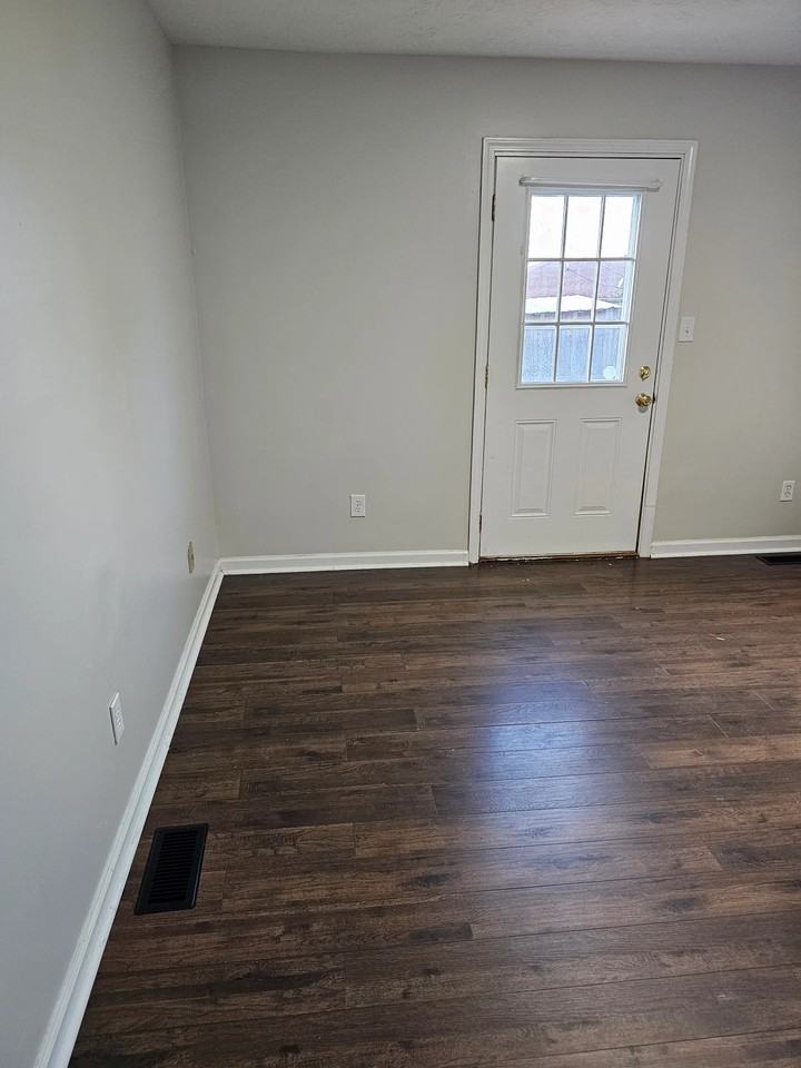 521 Bell Place Dr - Photo 5 of 10