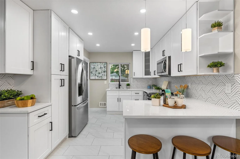 10821 Larry Dr - Photo 3 of 20