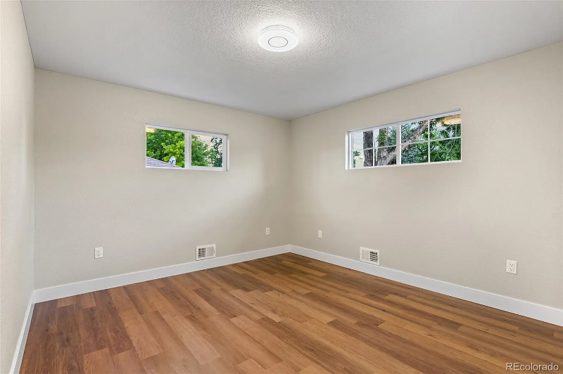 10821 Larry Dr - Photo 4 of 16