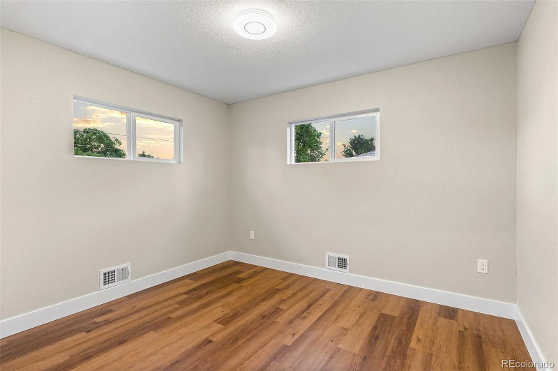 10821 Larry Dr - Photo 2 of 16