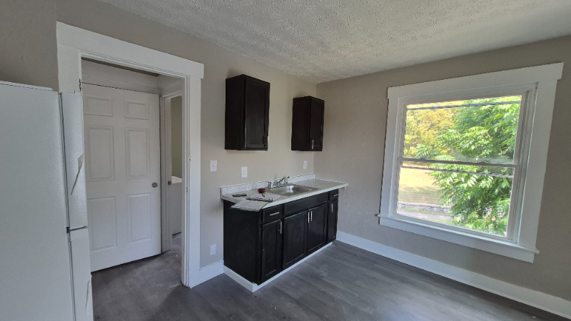 912 Riverview Ter #912UPPER - Photo 2 of 12